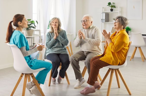 assisted-living-senior-group-exercise-therapy-session