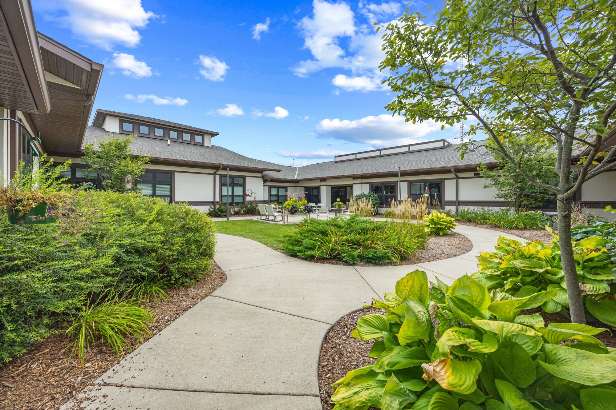 Exterior_ 100_West_River_Woods_005
