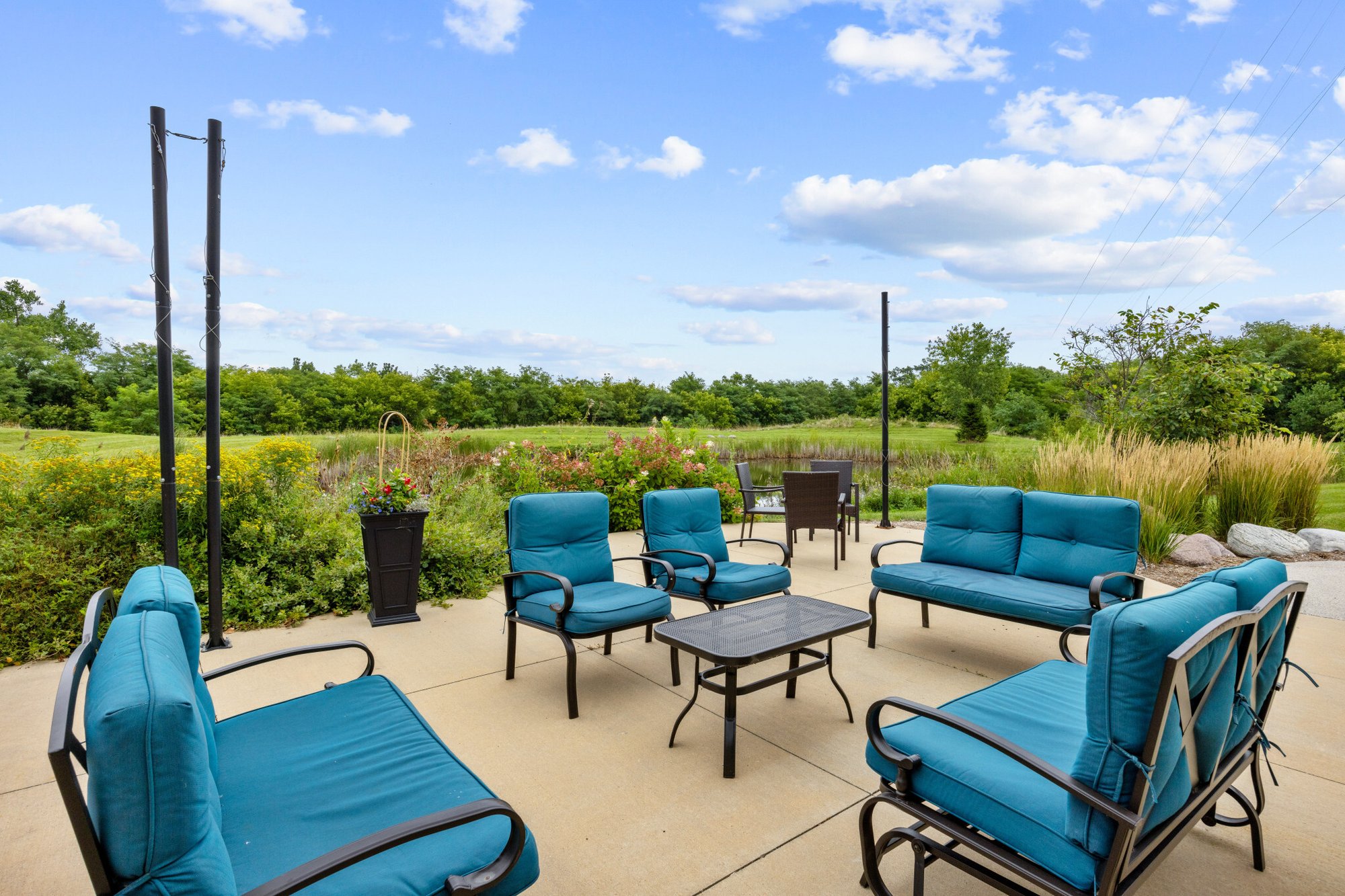 Exterior_ 100_West_River_Woods_118